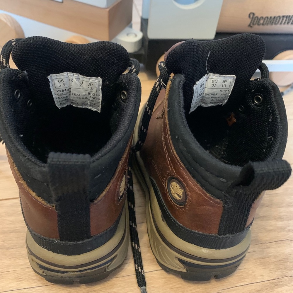 Toddler size 5.5 boots